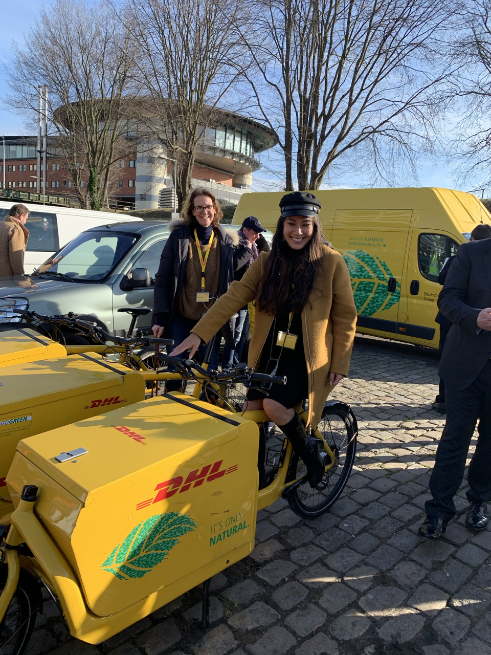 Lieferfahrrad von DHL in Amsterdam / Social Media Marketing für DHL