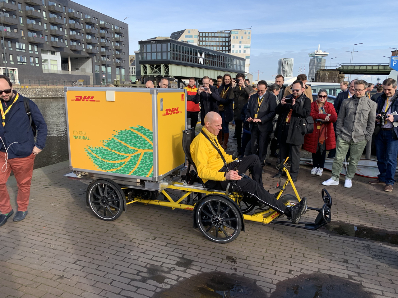 DHL Liegerad in Amsterdam / Influencer Marketing für DHL